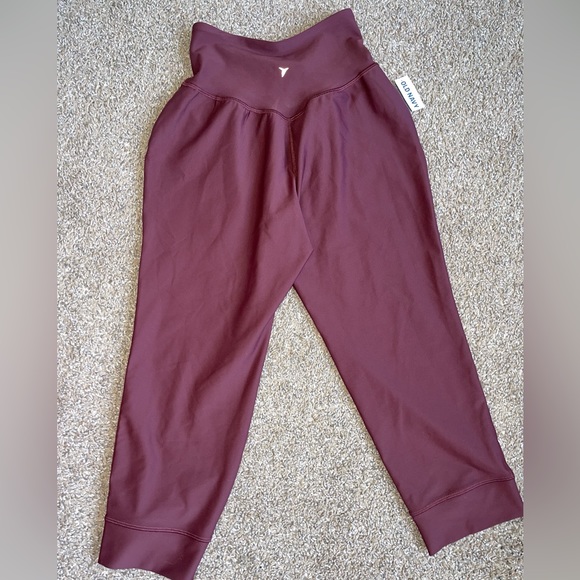 Old navy petite/cropped joggers - Picture 2 of 4